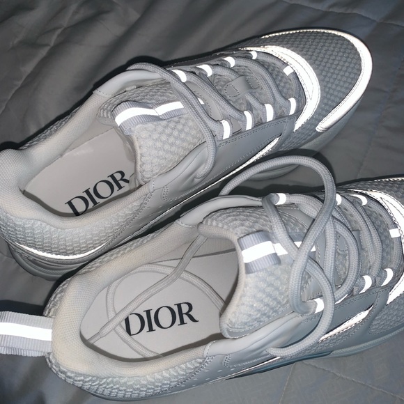 Dior b22’s size 44/ 11US. Fits if u wear a 10 or 10.5 as well perfectly - Picture 3 of 5